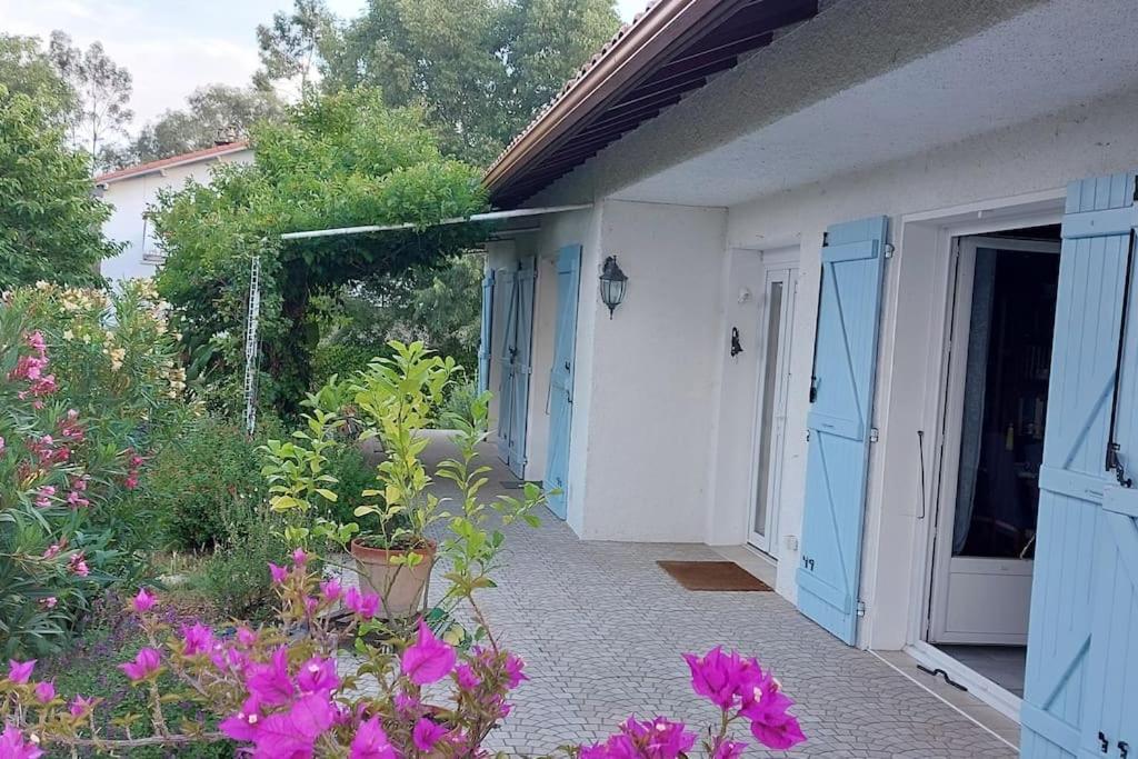 Villa De Charme Avec Piscine Saint-Jory Екстериор снимка