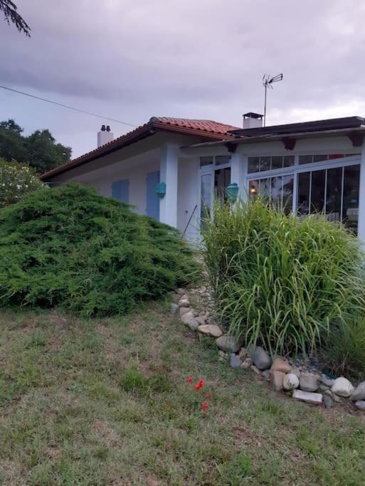 Villa De Charme Avec Piscine Saint-Jory Екстериор снимка